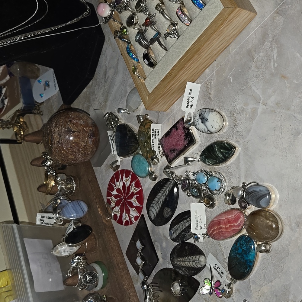 Unlisted Jewelry for Live
